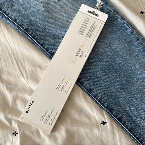 Apple Watch Band in Classic Sand New Size 7 - Picture 2 of 3